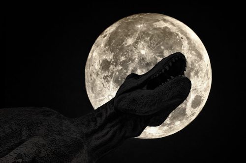 T-Rex heult den Mond an